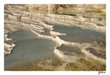 Bassin de calcaire avec eau thermale