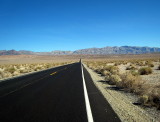 road between Stovepipe Wells and Furnace Creek