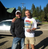 Tim Stroh (previous course record holder) congratulates the new course record holder