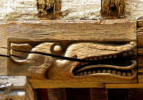 Bas relief à tête de monstre