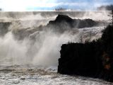 les rochers noirs de la chute