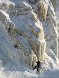 Lescalade de la chute glace de la Chaudire