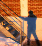 L'ombre montant l'escalier