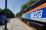 Metra train leaving Libertyville station