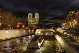 Bateaux mouche sur la seine  Paris