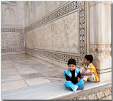 Young tourists - Taj Mahal