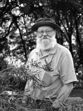 Bruce the Bird Carver (with a pocket knife)