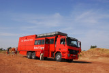 Instead of stopping at the market in Kaolack for lunch, Rotel likes taking the mid-day break in the middle of nowhere