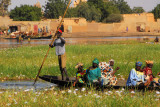 Pirogue full of women, Konna, Mali