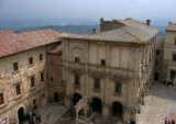 Palazzo Tarugi and its well