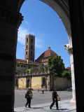 Entrance of <a href=http://tinyurl.com/32mx96 target=_blank>Cathedral of <u>San Martino</u></a>