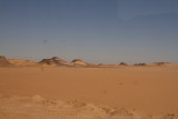 The way back to Aswan across the untouched desert. - Terug naar Aswan door de ongerepte woestijn