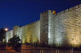 36_The wall seen at night.jpg