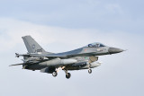 J-005 met live-raketten in de landing