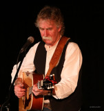 Gary Fjeldgaard entertains at Kimto Stage