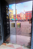 Venezia: The photographer and the door...