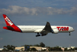 TAM BOEING 777 300ER MIA RF 5K5A8574.jpg