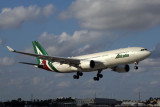 ALITALIA AIRBUS A330 200 MIA RF5K5A6370.jpg