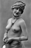 1918 - Woman with pearls