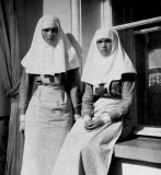 1916 - Olga and Tatiana working as nurses