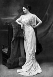 1910 - Mata Hari dressed for the theatre