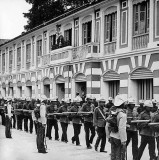 1910 - Guards at the Grand Palace