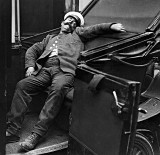 1911 - Taxi driver in a heatwave