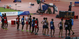 Lining up for mens 5000m start