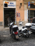 Mini Market in Monti