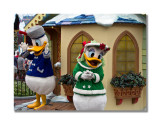 Donald & Daisy Duck , Happy Holiday parade