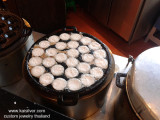 Cooking Thai Khanom Krok, Right Timing Required