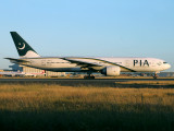 B772 AP-BGK 