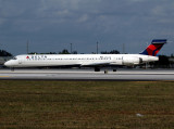 MD-90 N934DN 