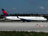 B737-900 N824DN 