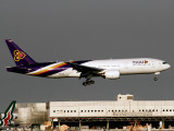 B777-200 HS-TJR 