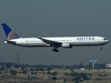 B767-300 N69063 
