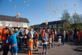 De ballonnnen gaan de lucht in