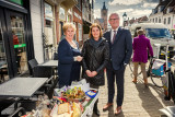 Winnaar welgevulde mand Weekmarkt Vianen