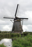 Kinderdik windmill on canal.jpg
