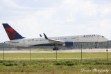 Boeing 757-200 (N6712B)