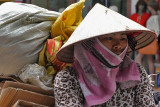 Lady collecting waste : paper / carton.