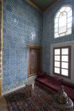 Istanbul Sultans Pavilion at Yeni Camii May 2014 6130.jpg