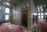 Istanbul Sultans Pavilion at Yeni Camii May 2014 6154.jpg