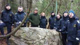 Mannskapet W334 KV TOR - ved Tors Stein - KYSTVAKTSTIEN