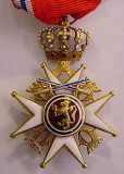 Ridder av 1. klasse av St. Olavs Orden 16.okt 1907,  kommandr 22. august 1910 og til kommandr med stjerne 30. juni 1915