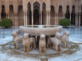 Der Löwenbrunnen im Löwenhof der Alhambra