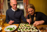 Jesper & Hanna draperar persilja med fingertoppskänsla.