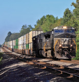 A dirty GE is on the point of 215 as the train nears Gradison during the usual afternoon rush of the Money Makers