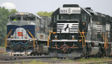 Wabash 1070 and a freshly painted SD40-2 in the yard at Danville, KY 