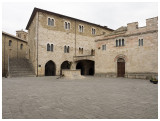 Palazzo dei Consoli e Chiesa San Silvestro   